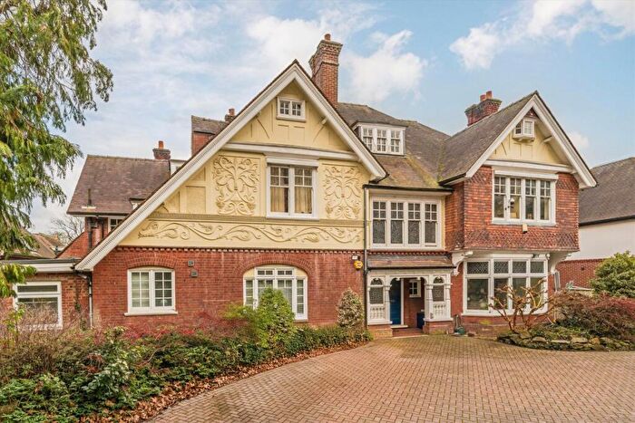 4 Bedroom Flat For Sale In Langley Avenue, Surbiton, KT6