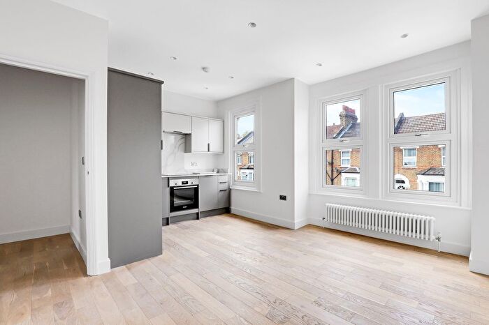 2 Bedroom Flat To Rent In Burford Road, London, SE6