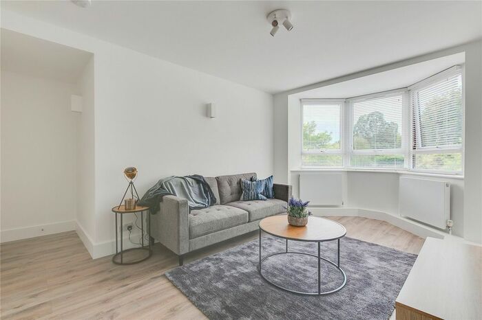 2 Bedroom Flat To Rent In Kew Bridge Court, Strand On The Green, W4