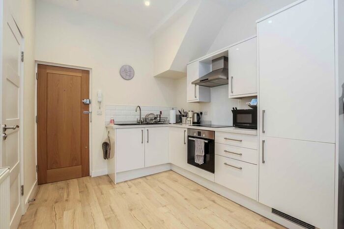 Studio To Rent In Uxbridge Road, Hampton Hill, Hampton, TW12