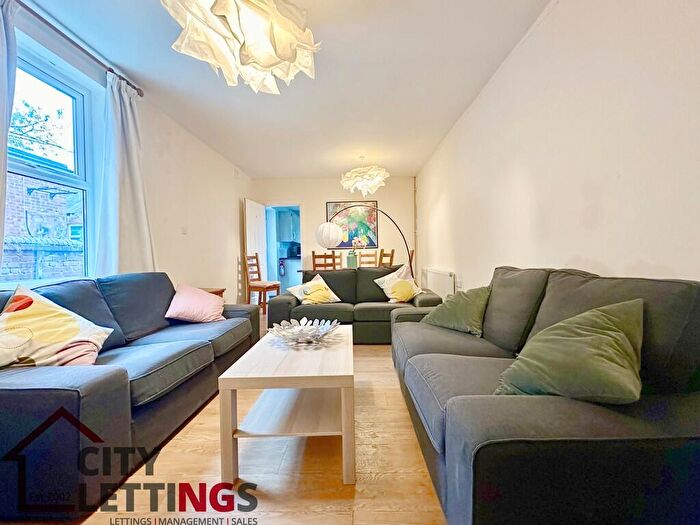 6 Bedroom End Of Terrace House To Rent In Douglas Road, Lenton, NG7