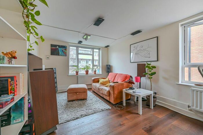 2 Bedroom Flat To Rent In Limerick Close, Balham, London, SW12