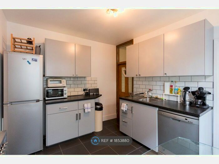 2 Bedroom Flat To Rent In Clapham South, London, SW12