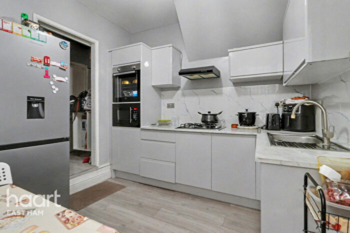 2 Bedroom Maisonette For Sale In Caledon Road, London, E6