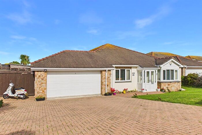 4 Bedroom Detached Bungalow For Sale In Lusty Glaze Road, Newquay, TR7