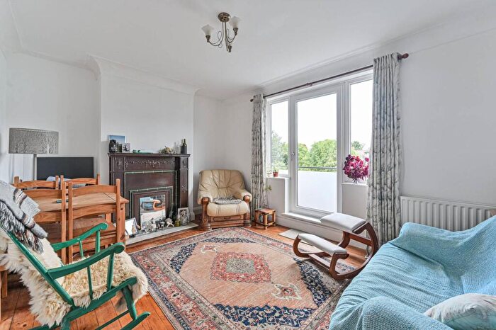 2 Bedroom Flat For Sale In Morley Road, Lewisham, London, SE13