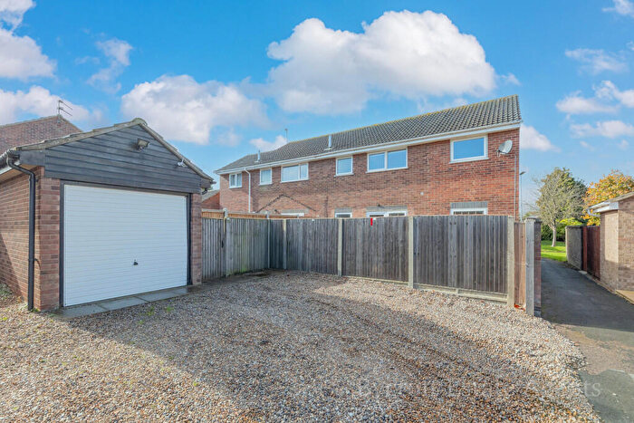 5 Bedroom Semi-Detached House For Sale In Medeswell, Hemsby, NR29