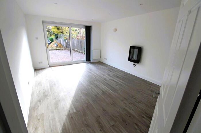 1 Bedroom Flat To Rent In Christchurch Avenue, Chelwood Lodge, N12
