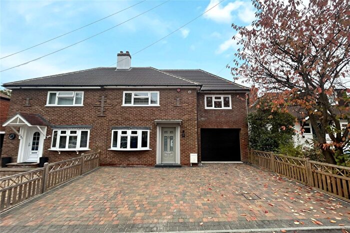 4 Bedroom Semi-Detached House For Sale In Kenilworth Road, Fleet, Hampshire, GU51