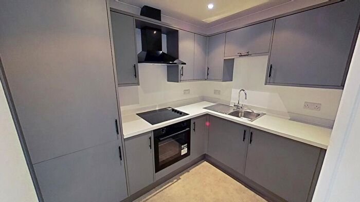 3 Bedroom Flat To Rent In Gorgie Road, Edinburgh, EH11