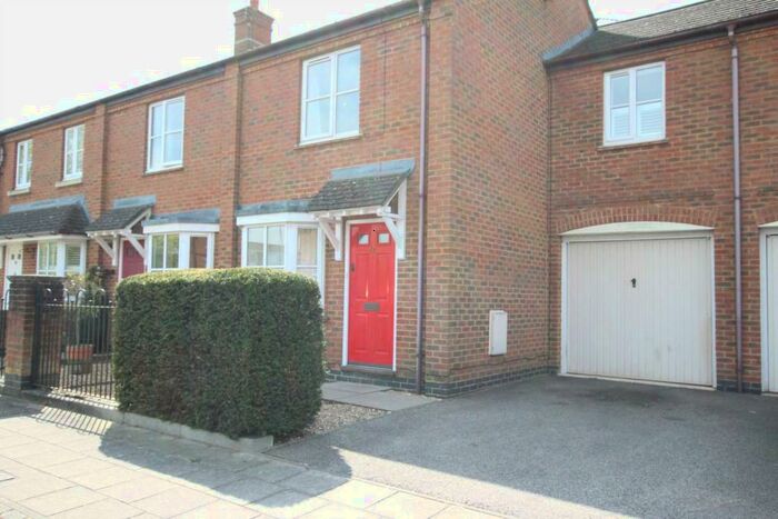 2 Bedroom Semi-Detached House To Rent In Fairford Leys Way, Aylesbury, HP19