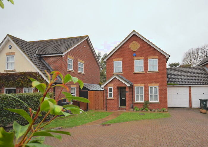 3 Bedroom Detached House To Rent In The Green, Dartford, DA2