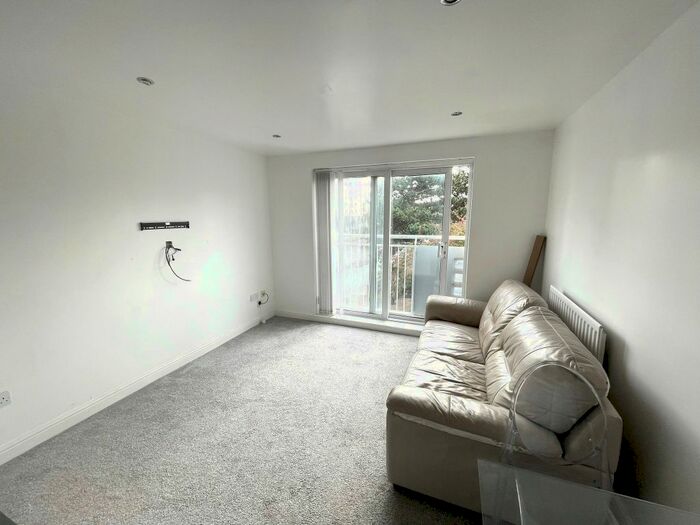 1 Bedroom Flat To Rent In Malden Road, Watford, WD17