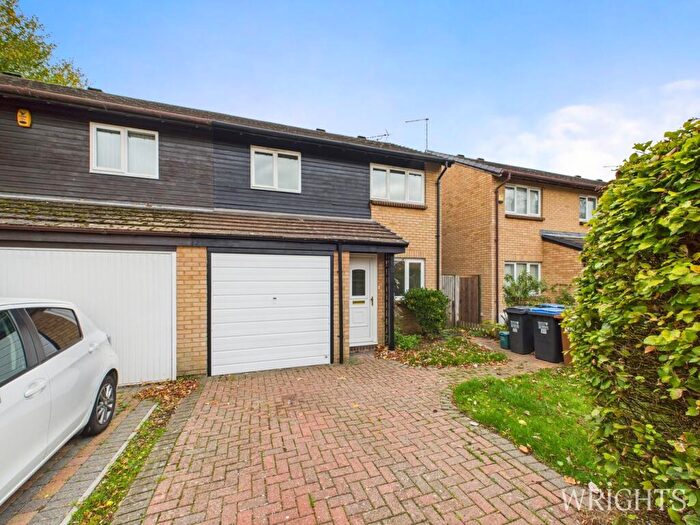 3 Bedroom Semi-Detached House For Sale In Forresters Drive, Welwyn Garden City, AL7