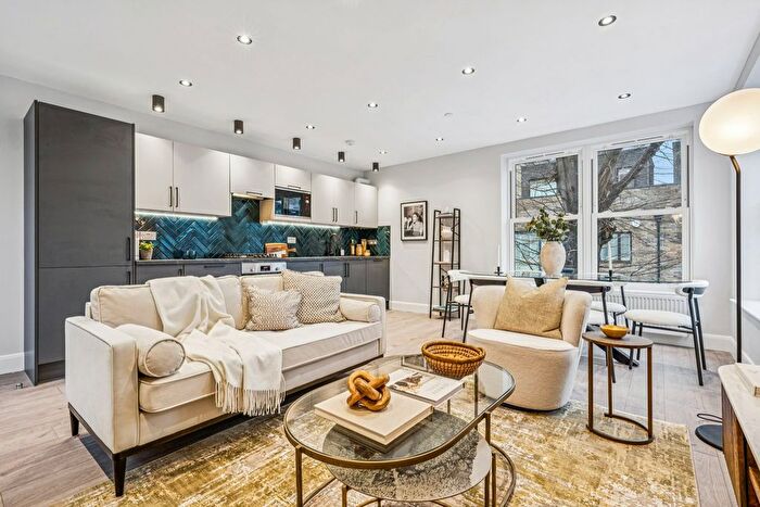 2 Bedroom Flat For Sale In Chiswick High Road, Chiswick, London, W4