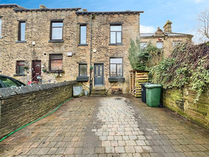 3 Bedroom End Terrace House For Sale In Rhodes Terrace, Bradford, BD2