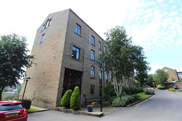 2 Bedroom Apartment For Sale In Garden Street Mill, Halifax, HX3