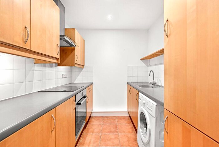 2 Bedroom Flat To Rent In Odeon Court, Chicksand Street, E1