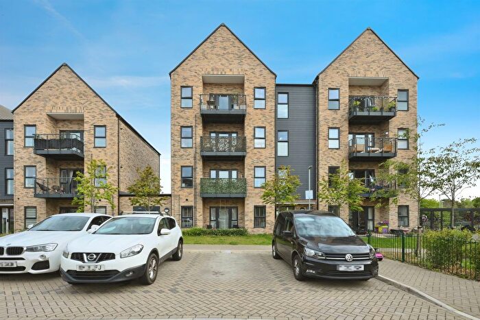 2 Bedroom Flat For Sale In Marsh Close, Hoddesdon, EN11