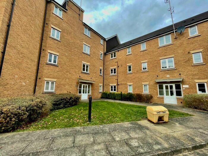 2 Bedroom Flat To Rent In Wraysbury House, Strood, ME2