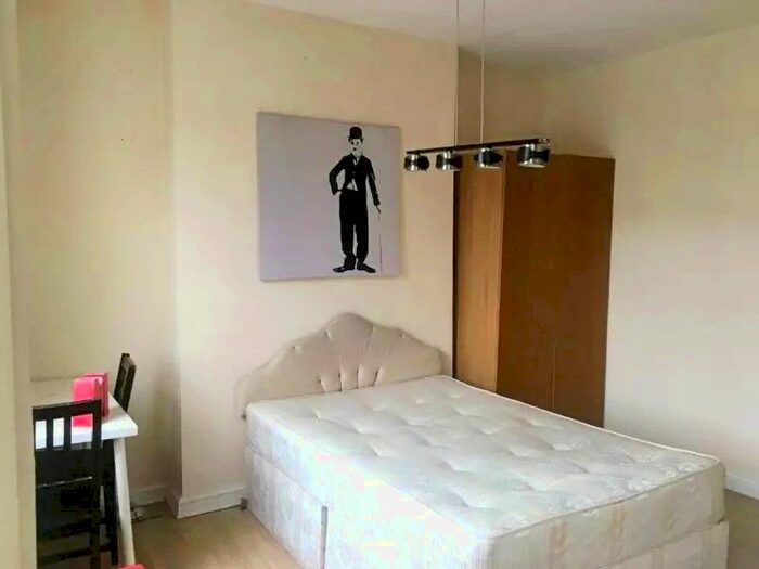 Studio To Rent In Richmond Avenue, London, N1