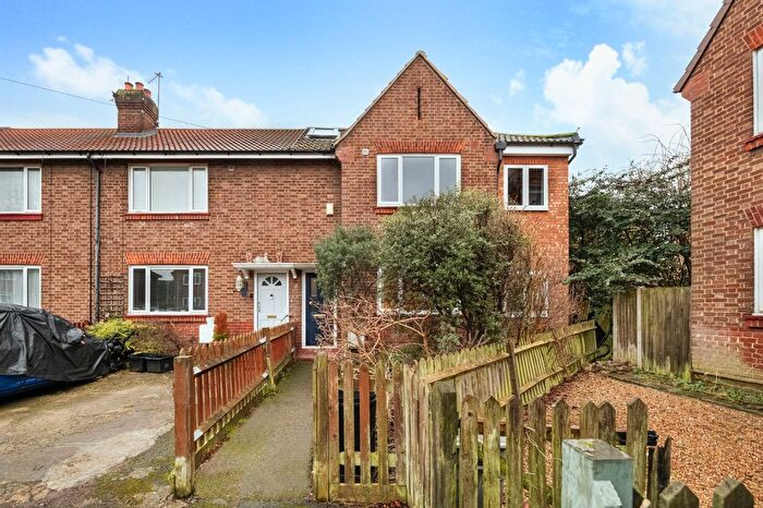 4 Bedroom Semi Detached House For Sale In Lovell Road, Richmond, TW10