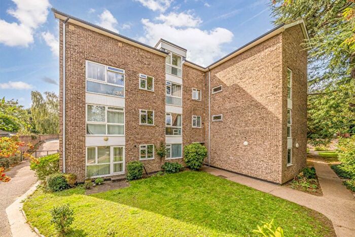 2 Bedroom Flat To Rent In Fairfax Road, Teddington, TW11