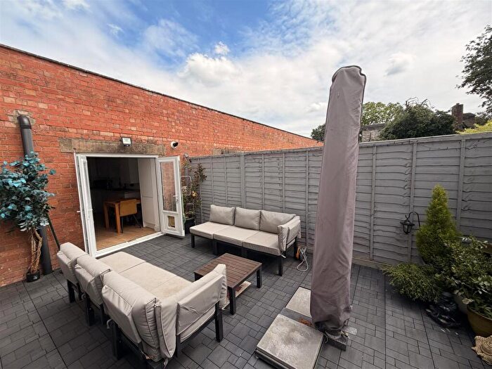 2 Bedroom Apartment For Sale In Walton Road, Wellesbourne, CV35