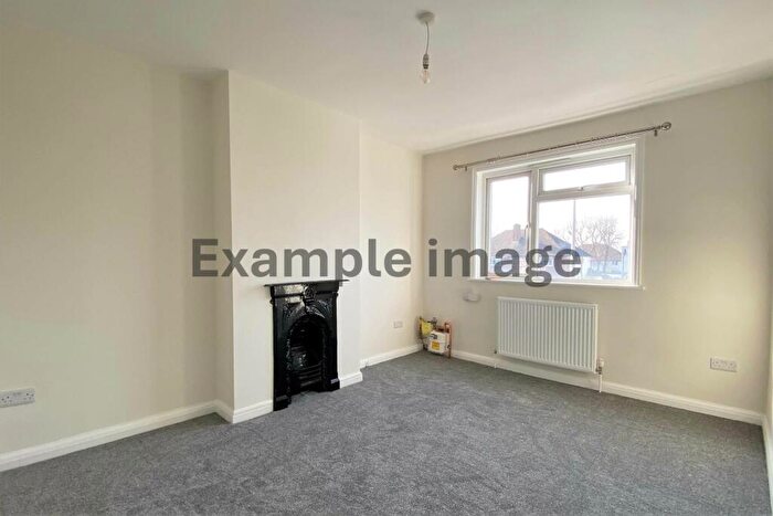 2 Bedroom Flat To Rent In Stonecot Hill, Sutton, SM3