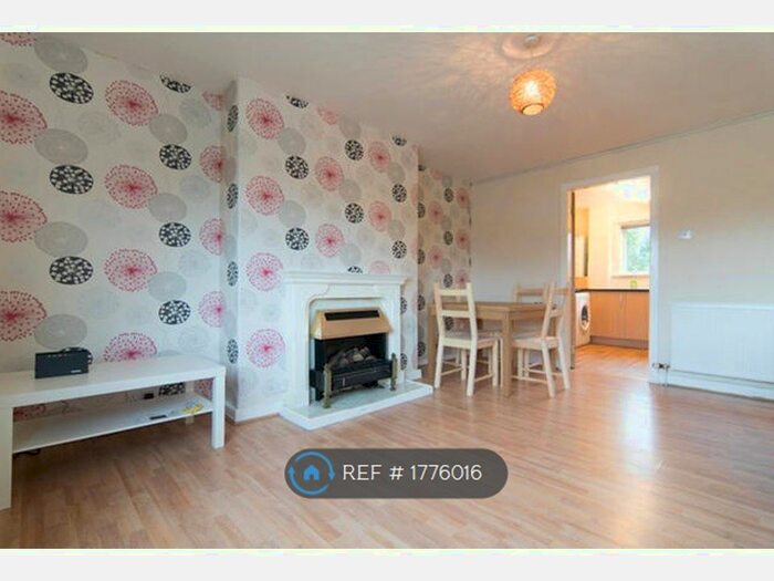 2 Bedroom Flat To Rent In Green Road, Paisley, PA2