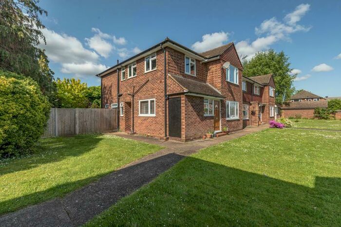 2 Bedroom Apartment To Rent In Addlestone, KT15