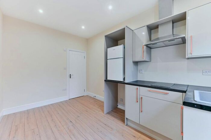 Studio To Rent In Aultone Way, Sutton, SM1