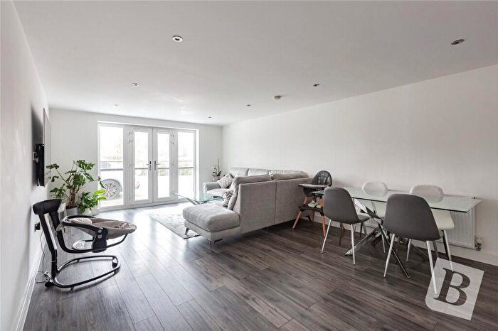 2 Bedroom Apartment For Sale In Ongar Road, Kelvedon Hatch, Brentwood, Essex, CM15