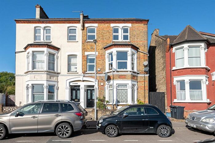 2 Bedroom Flat For Sale In Marlborough Road, London, E18