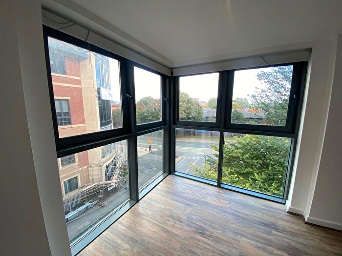 2 Bedroom Apartment To Rent In City Walk, Leeds, LS11