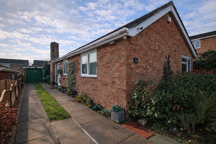 3 Bedroom Bungalow For Sale In Mungo Park Way, Orpington, BR5