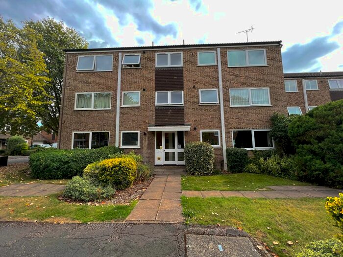2 Bedroom Flat To Rent In Henley Drive, Frimley Green, Camberley, GU16
