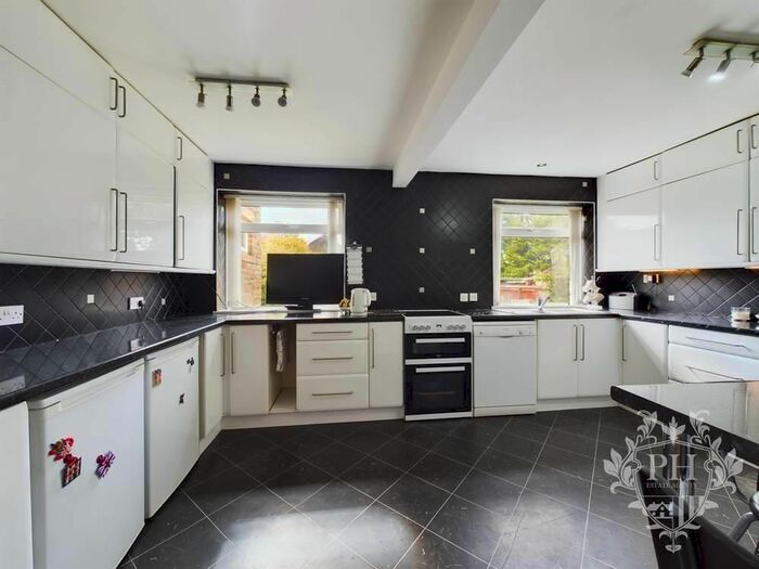 3 Bedroom Detached Bungalow For Sale In Ormesby Bank, Ormesby, Middlesbrough, TS7