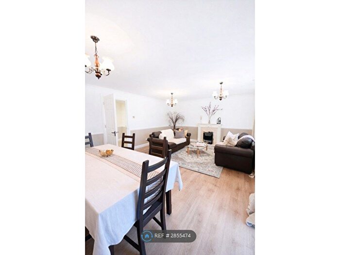 2 Bedroom Flat To Rent In Manston House, London, W14