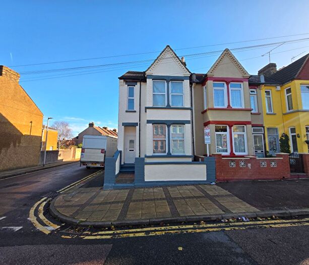 3 Bedroom End Terrace House For Sale In College Avenue, Gillingham, Kent, ME7