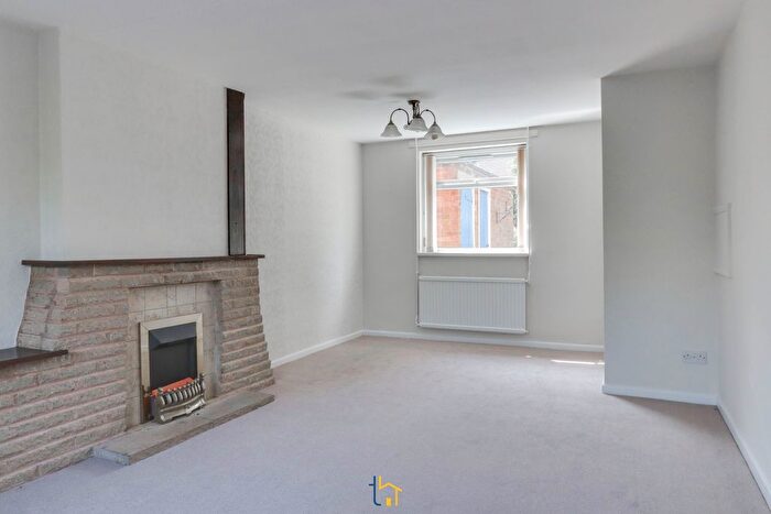 3 Bedroom Town House To Rent In Red House Close, Leicester, LE2