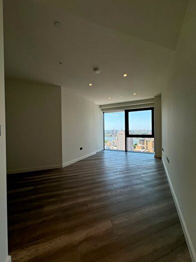 Studio To Rent In Marsh Wall, London, E14