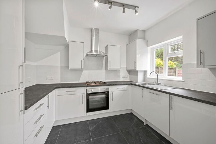 4 Bedroom Garage / Parking To Rent In Cannon Close, Raynes Park, London, SW20