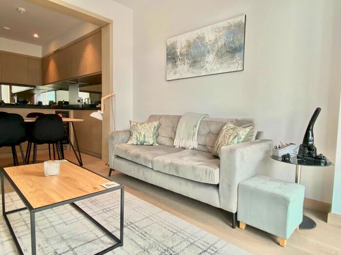 2 Bedroom Flat To Rent In Viaduct Gardens, Nine Elms, London, SW11