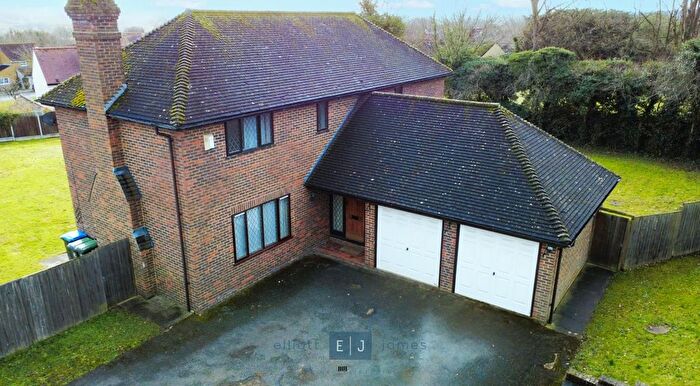4 Bedroom Detached House To Rent In Alderton Close, Loughton, IG10