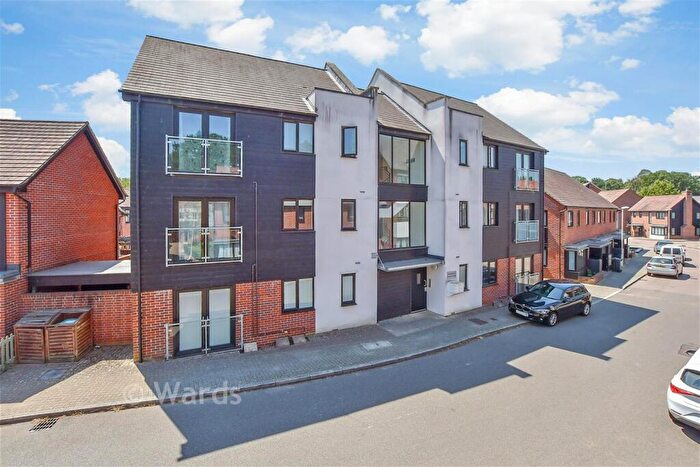 2 Bedroom Apartment For Sale In Hawley Drive, Leybourne, West Malling, Kent, ME19