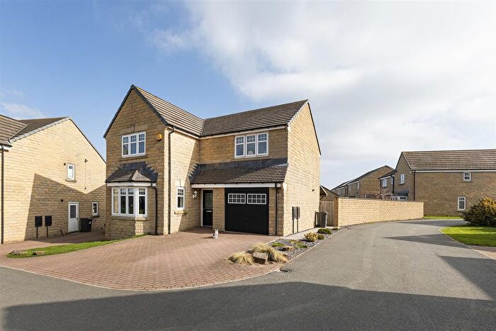 4 Bedroom Detached House For Sale In Pavilion View, Lindley, Huddersfield, HD3