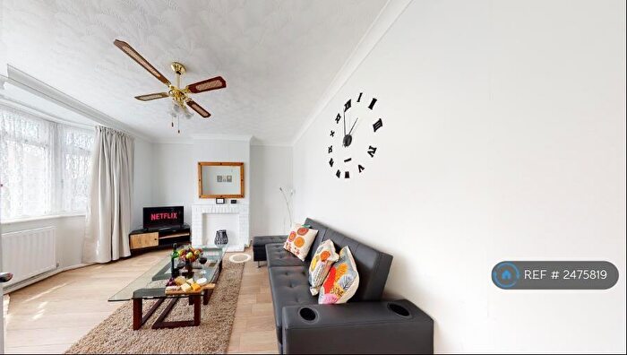 3 Bedroom Semi-Detached House To Rent In Chesterfield Drive, Ipswich, IP1