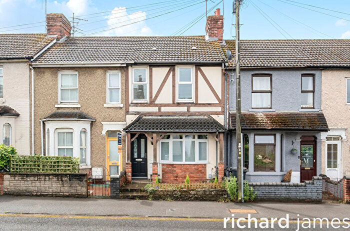 3 Bedroom Terraced House For Sale In Kingshill Road, Kingshill, Swindon, SN1