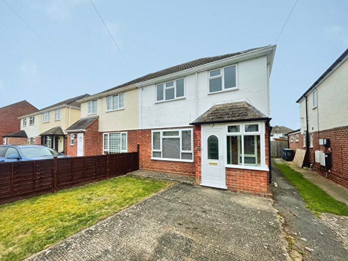 3 Bedroom Semi-Detached House For Sale In Laburnum Crescent, Kidlington, OX5